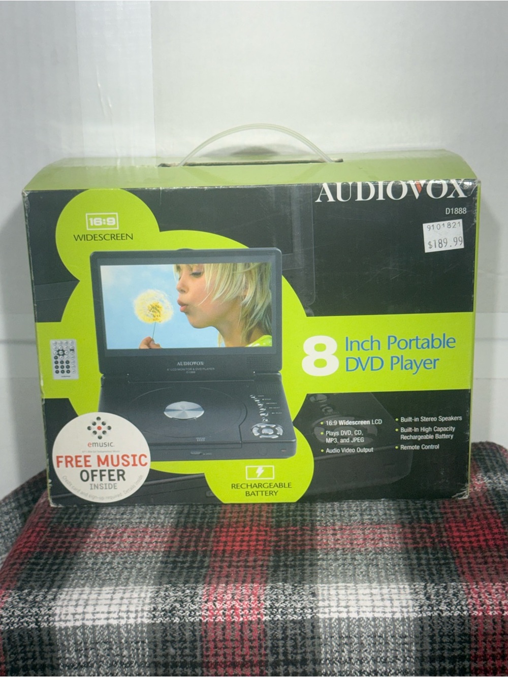 Audiovox D1817 Black 8" LCD Monitor Portable MP3 DVD Player New In Box